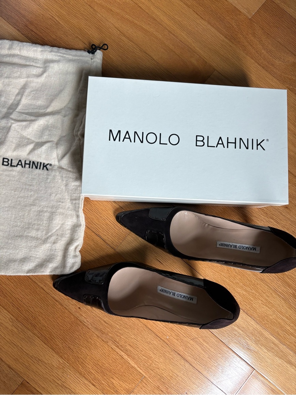 Manolo Blahnik Women's coffee brown  Pointed Toe Pumps